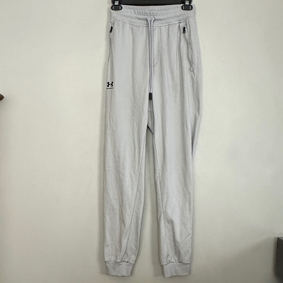 Under Armour men Light Gray Jogger sweatpants with zip up pockets - Picture 1 of 7